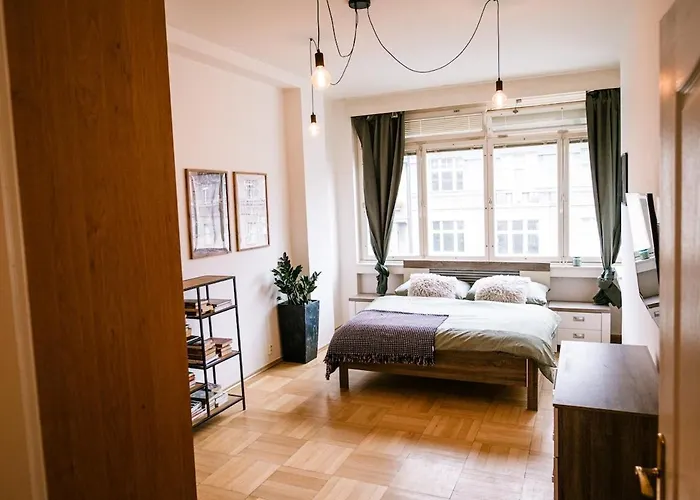 Bright 120m 2br Balconies Near Castle *