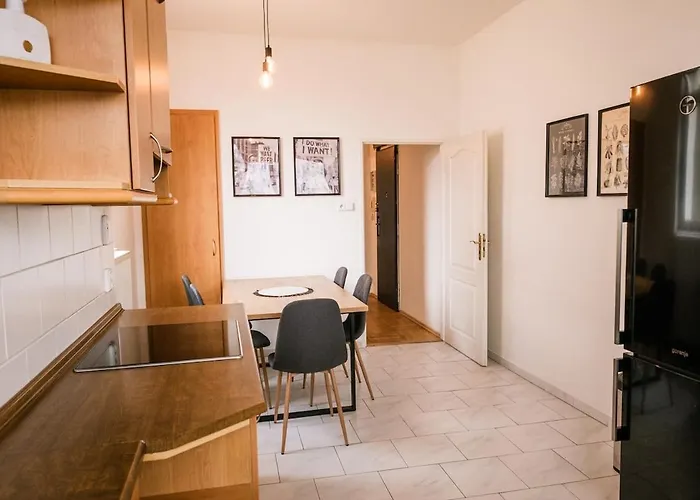 Bright 120m 2br Balconies Near Castle * Praga