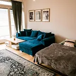 Bright 120m 2br Balconies Near Castle Apartmán