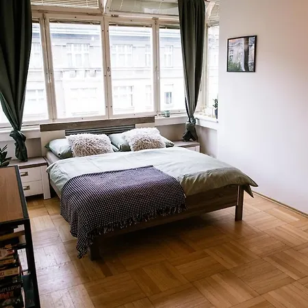 Bright 120m 2br Balconies Near Castle Lejlighed Prag
