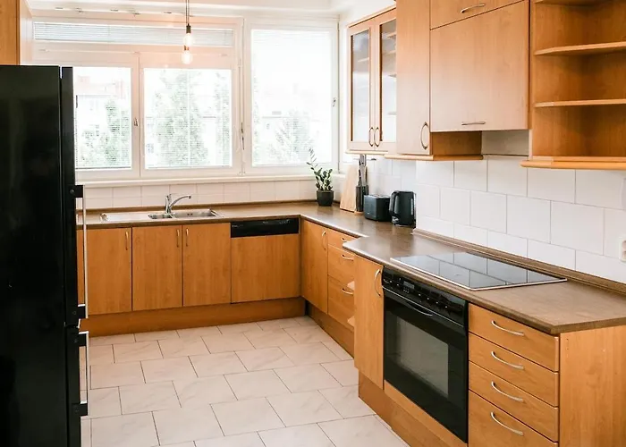 Bright 120m 2br Balconies Near Castle Prag