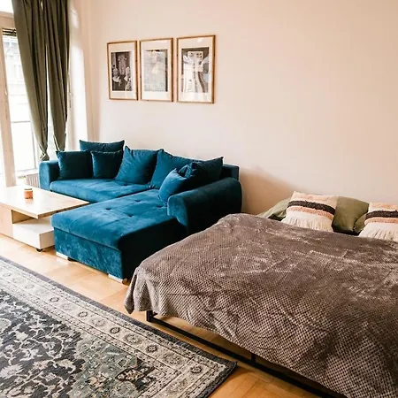 Apartman Bright 120m 2br Balconies Near Castle Prága