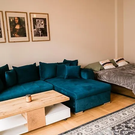 Bright 120m 2br Balconies Near Castle