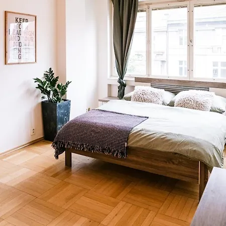 Bright 120m 2br Balconies Near Castle Apartman *