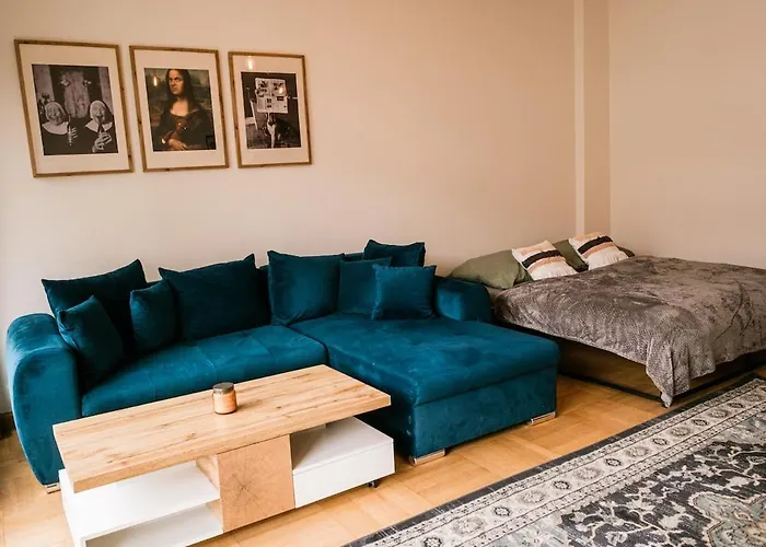 Bright 120m 2br Balconies Near Castle